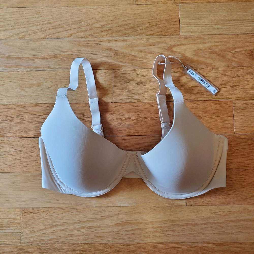 SKIMS New Fits Everybody T-shirt Bra Color: Sand Size 40DD NWT